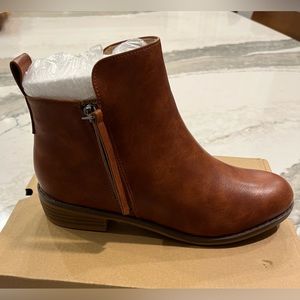 Ankle boots tan color